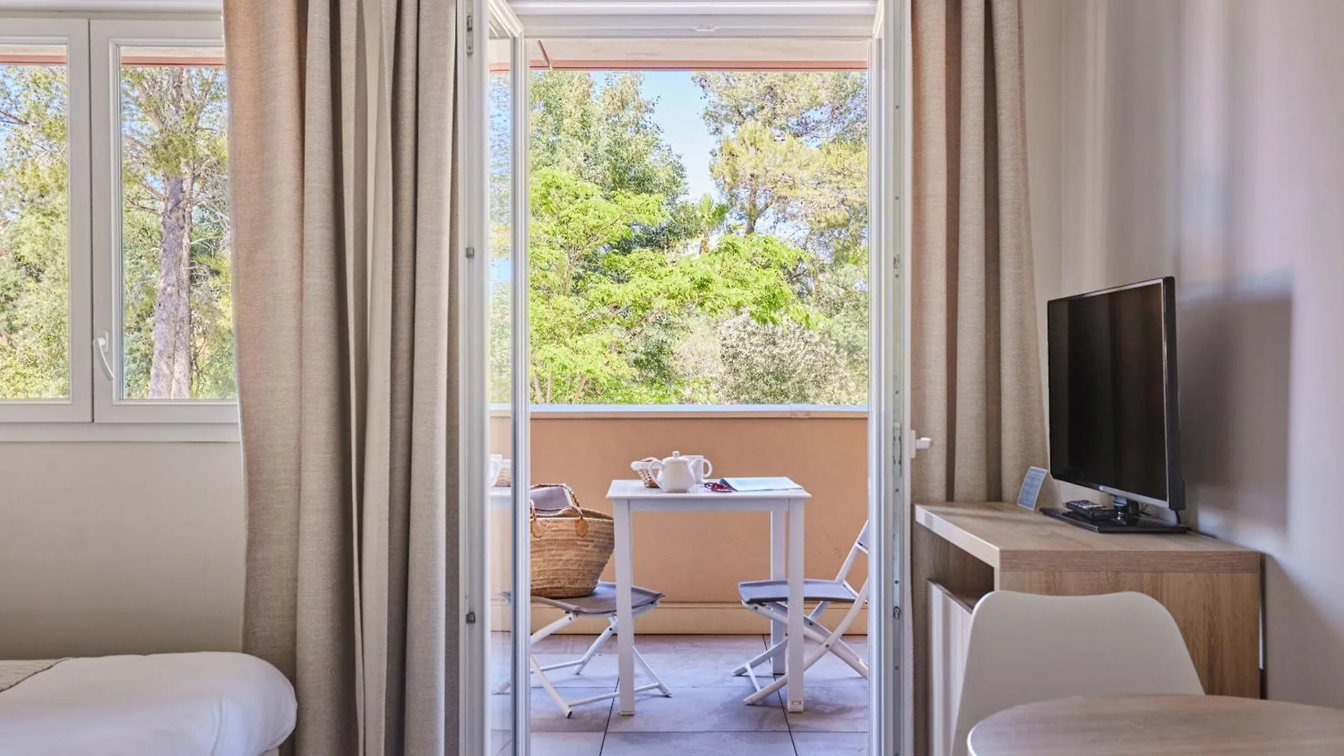 Residence Prestige Odalys Les Canissons Cavalaire-sur-Mer 0*,  Γαλλία