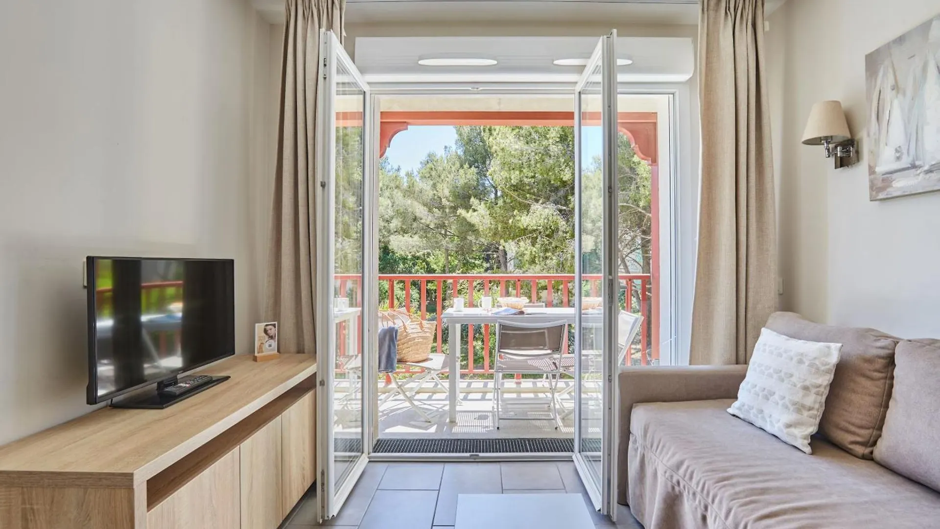 Residence Prestige Odalys Les Canissons Cavalaire-sur-Mer 0*,  Γαλλία