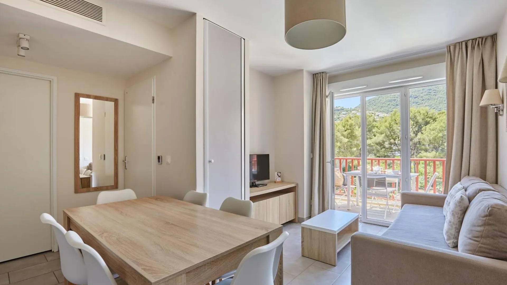 Residence Prestige Odalys Les Canissons Cavalaire-sur-Mer 0*,